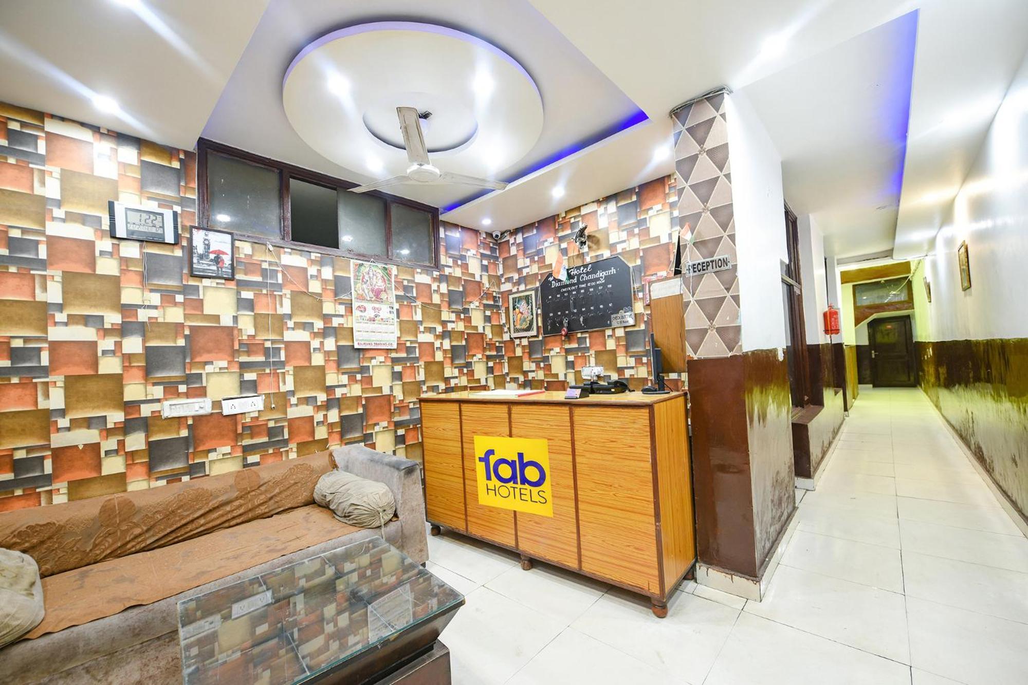 Fabexpress Diamond Sec 45 Hotel Chandīgarh Buitenkant foto