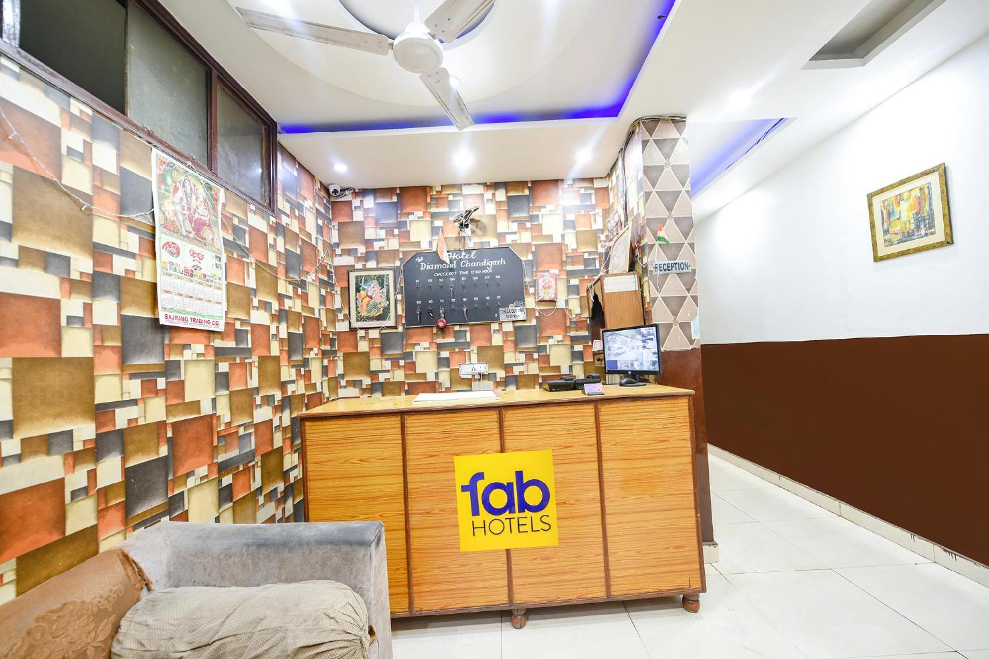 Fabexpress Diamond Sec 45 Hotel Chandīgarh Buitenkant foto